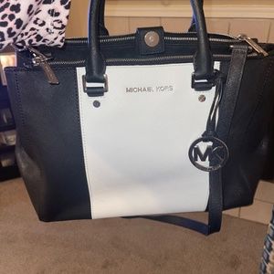 Michael Kors black and white bag-dust bag included